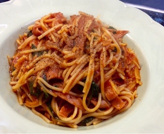 Homemade tomato sauce for pasta