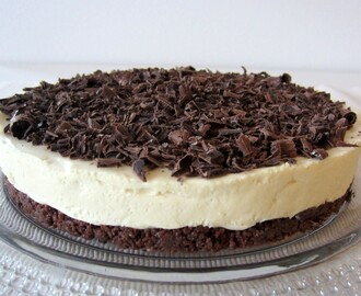 Valkosuklaa-Baileys juustokakku/ White Chocolate-Baileys Cheesecake (24cm)