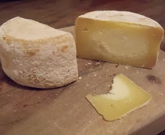 Receita de pudim de queijo curado com coco ralado