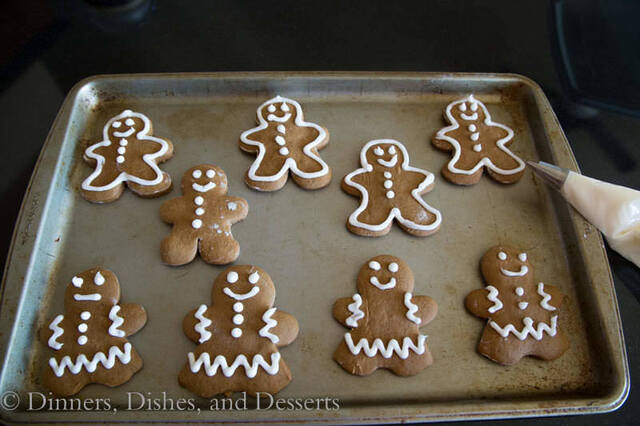 Gingerbread Men Cookies (12 Days of Giveaways) #ChristmasWeek #CakeBossBaking