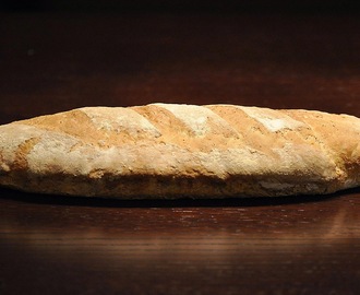 Rustykalny chleb hiszpański i pueblos blancos.