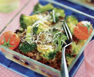Köttfärslåda med broccoli, ost och grädde