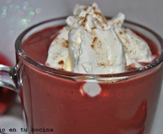 Red velvet hot chocolate {perfecto para la mañana de navidad}