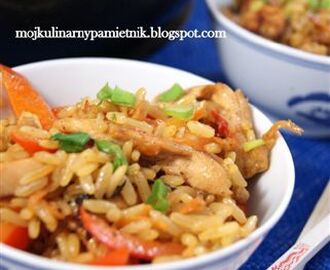 Szybki chiński smażony ryż z kurczakiem