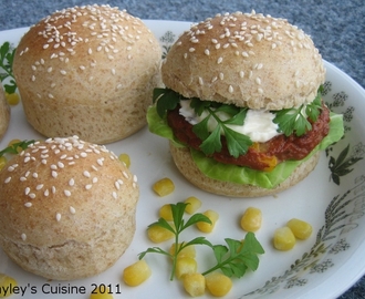 Kotikutoiset, mutta katu-uskottavat hampurilaiset - Homemade hamburgers