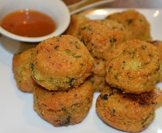Lentil nuggets and curry sauce