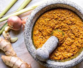 Easy Thai Yellow Curry Paste