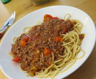 Viikonlopun jauhelihakastike spagetille