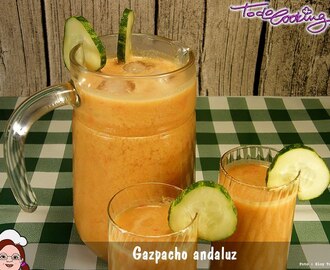 2 Recetas fáciles de gazpacho: el tradicional y con frutas