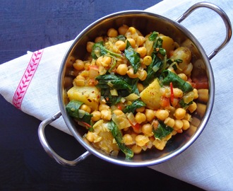 Chickpea, spinach and potato curry