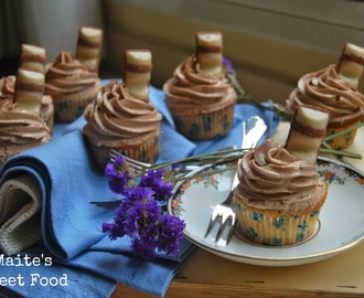 Cupcakes super esponjosos de vainilla con el mejor buttercream de chocolate con leche y un toque kinder bueno!!!! =)