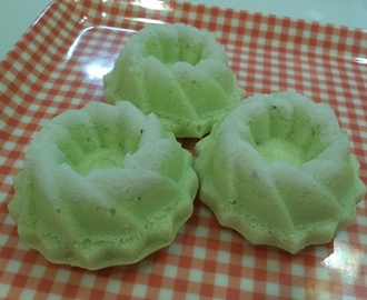 Steamed Mini Pandan Sponge Cake aka Puteri Ayu