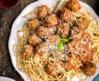 Slow Cooker Beef Meatballs in Tomato Sauce and a giveaway