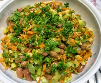 Herbstlicher Salat mit Wachtelbohnen (vegan)