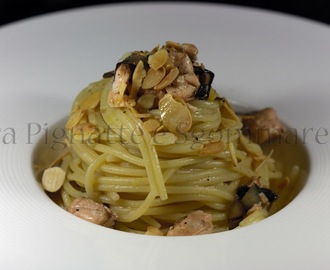 Le mie ricette - Spaghetti con salmone fresco, radicchio tardivo di Treviso e mandorle sfogliate tostate