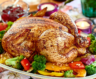 Helstekt kyckling med ugnsgrönsaker – recept