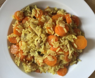 Wok de poulet, carottes et riz au curry