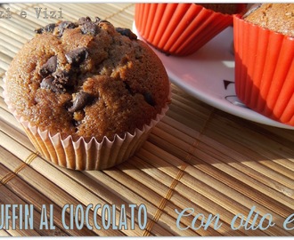 Muffin al cioccolato, da una ricetta di Nigella Lawson: senza burro, con olio extravergine di oliva, latte di riso e cioccolato