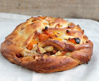Apricot and Apple Couronne – Bready, Steady, Go April Linky