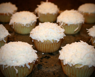 Snowy Coconut Cupcakes