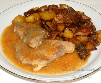 Magro de cerdo en salsa con guarnición de rovellons/níscalos y patatas al ajillo