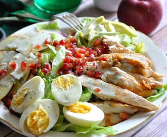Light Caesar Salad avec Avocats,Grenade,Pomme et  Sauce Yaourt,Coriandre & Citron Vert