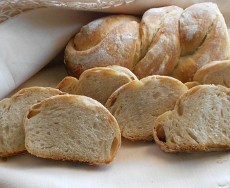 Pane a pasta dura con lievito madre, in forma torsadè, con farina di grano duro e farina 0