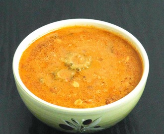 Araithuvitta Pavakkaai Puli Kuzhambu | Bitter Gourd in Coconut and Tamarind Sauce