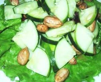 Salada de Pepino com Amendoim