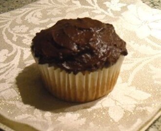 Vanilla Cupcakes with Chocolate Frosting