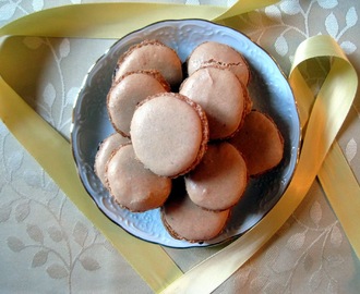 Macarons al cioccolato con crema alla nocciola - Chocolate Macarons with hazelnuts cream