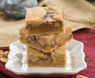 Chocolate Peanut Butter Caramel Bars #ChocPBDay #giveaway