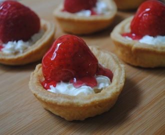 Tasty strawberry and cream tarts recipe