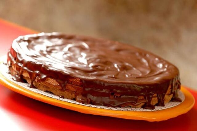 Faça o melhor bolo de chocolate do mundo em sua casa