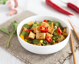 Spicy veggie laksa with crispy tofu