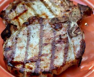 How to Grill Pork Chops on a Gas Grill