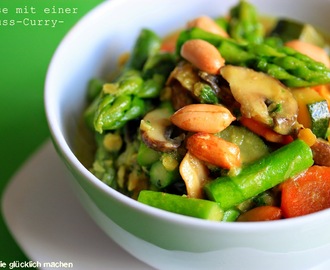 Gemüse mit einer Erdnuss-Curry Soße (vegan)