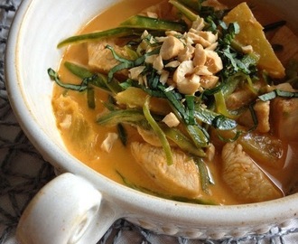 Red Thai Curry mit Hähnchen, Ananas und Zuckerschoten