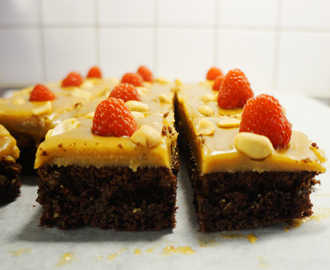 Sjokoladekake med karamell topping (LAVKARBO) - smaker som vanlig sjokoladekake.
