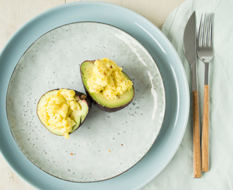 Simpel & snel: Avocado gevuld met roerei