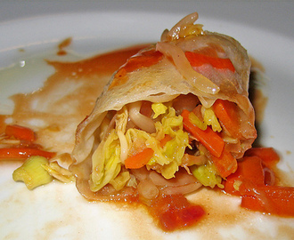 Involtini primavera (Spring rolls) con salsa agrodolce