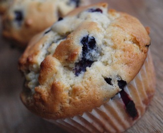 Blueberry muffins with white chocolate