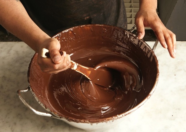 Csokoládékrém tortákba, süteményekbe! A valódi főtt csokoládékrém receptje!