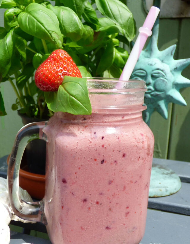 #SummerOfMatcha  – Berry and Basil Lassi with Matcha & Ginger