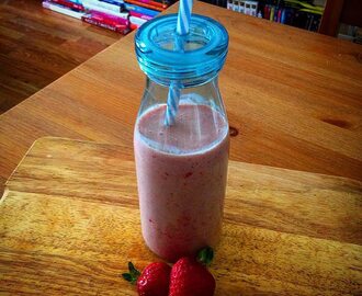 SUMMER SMOOTHIES: STRAWBERRY, LIME AND BANANA