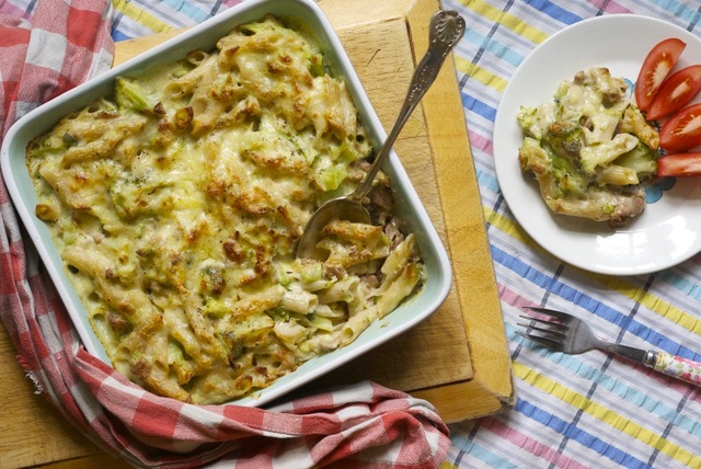 Tuna and broccoli pasta bake