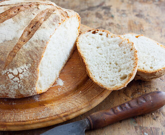 No-knead sourdough loaf