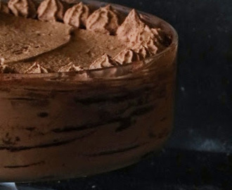 Torta Tiramisù con crema di nocciole e biscotti al cacao