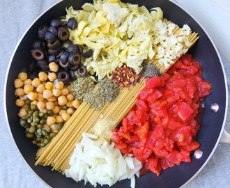 One Pot Spaghetti Alla Puttanesca with Chickpeas & Artichoke