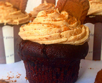 speculoos "biscoff" cookie butter cupcakes.